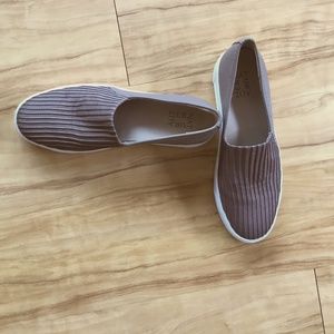 Naturalizer Size 8.5 slip on shoes
